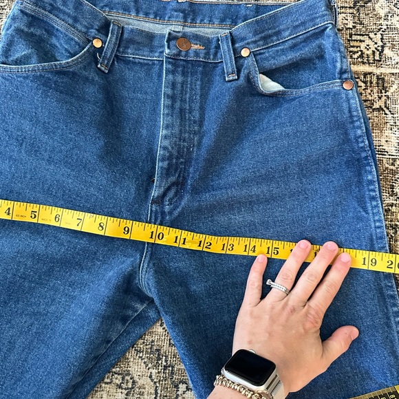 Vintage Wrangler High-Rise Jeans - Picture 5 of 9